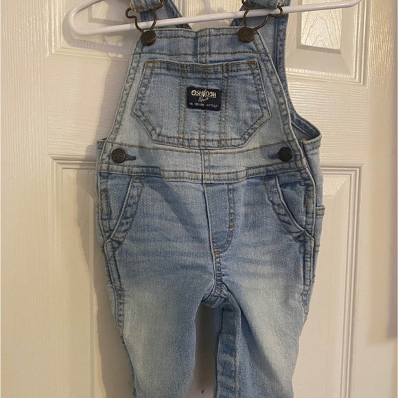 Oshkosh B’Gosh Stretch Overalls - size 3 months - Picture 3 of 7